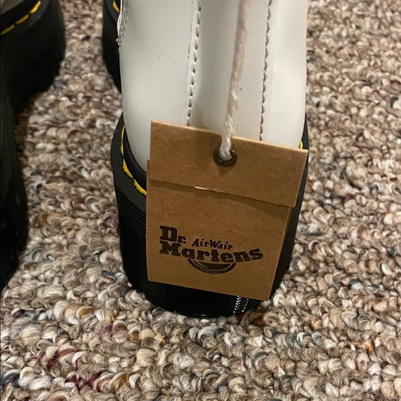 Unisex New Dr. Martens White Quad Smooth Leather Platform Chelsea Boots M4 W5 - Picture 7 of 10